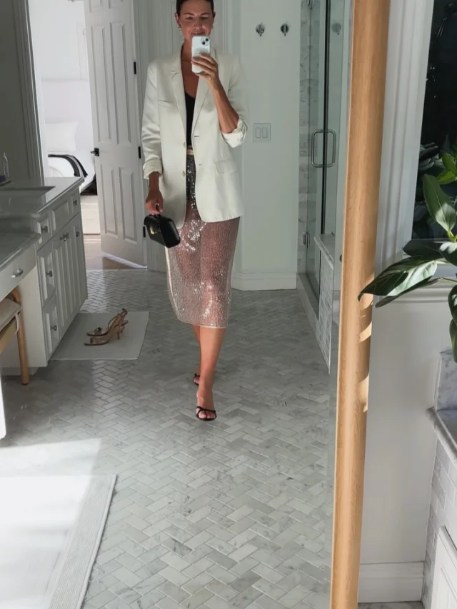 I took the past few weeks off social media and it. felt. glorious. 

the past nine months have been a whirlwind. In the best way possible (personally and professionally), but I’m not gonna lie..I needed a minute to catch my breath.  Anyone else?

Between motherhood and being present with my kids, to showing up for the women I work with and building our community, to simply being a WOMAN in her late 40s - who still wants to feel sexy, alive, inspired, energized.  It’s a lot.  I know you get it.

I often say that I don’t believe in balance.  As it’s an elusive goal whose target always seems to be moving.  So while I’m not aiming for balance, I do need seasons in my life where I can recalibrate.  Come up for air and remind myself of what truly matters.  Being present for this one wild and precious life. 

I love sharing my life online.  But I love my actual life even more.  Giving myself permission in this season to step back and actually ENJOY it.  Hoping you’re giving yourself permission this summer to do the same.  xoxo

❤️ things making me happy right now…
- tea in bed
- watercolors in our backyard
- low tide run club with the kids
- remembering what it felt like to feel sexy again in this @flannel_au skirt
- Long beach days
- being back in Ohio with my family 
- morning sunlight 

❤️❤️ comment “links” and I’ll send you links to everything here (including that gorgeous skirt 🤍)